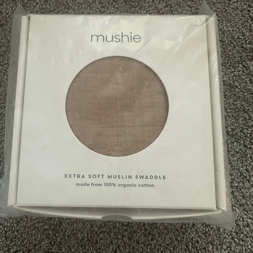 mushie Extra Soft Muslin Swaddle - Taupe